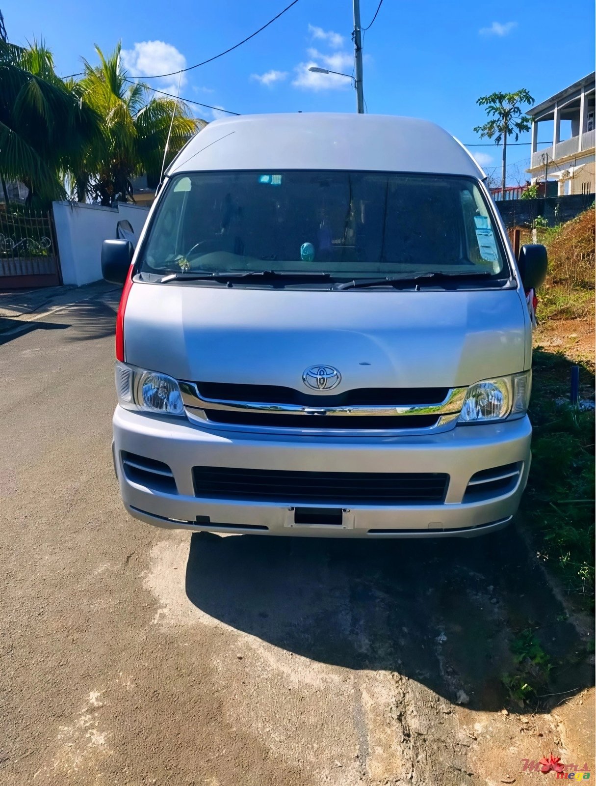 2010' Toyota HIACE GL photo #1
