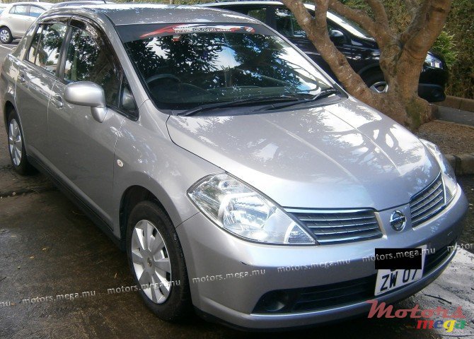 2007' Nissan Tiida photo #1