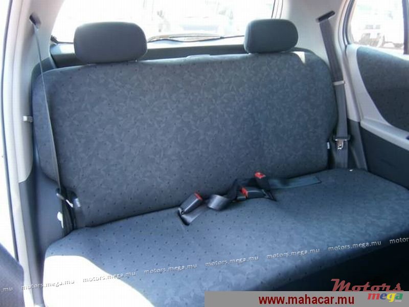 2010' Toyota Vitz photo #5