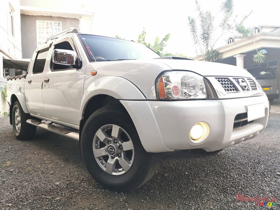 2016' Nissan Hardbody NP300 photo #2