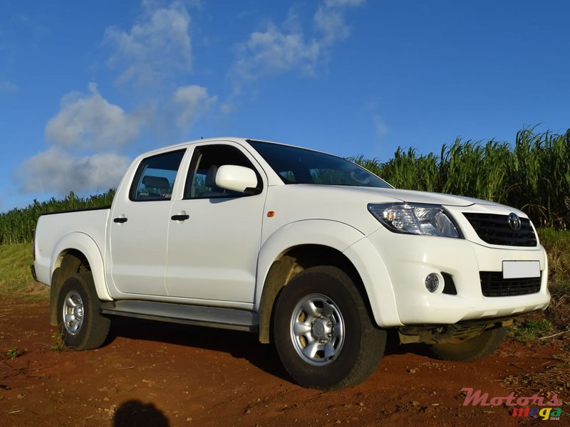 2014' Toyota Hilux photo #2