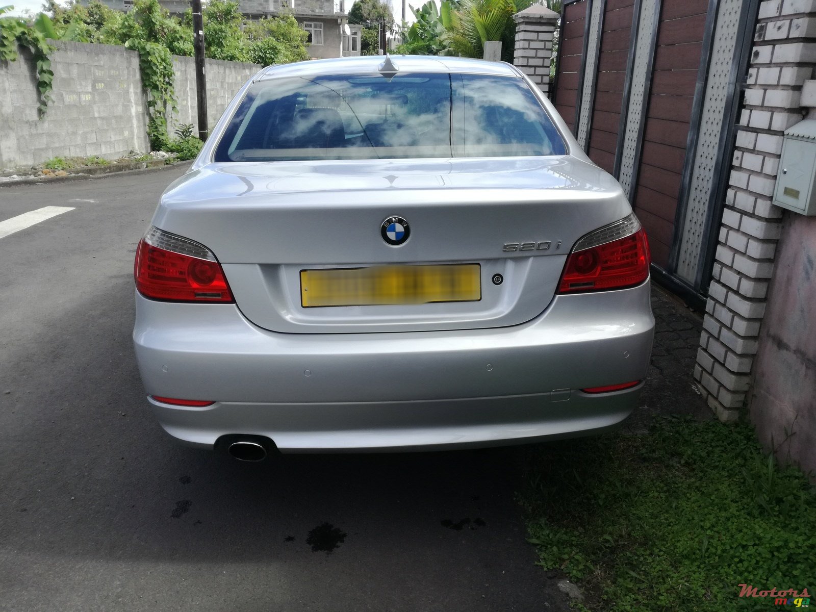 2010' BMW 520 i petrol engine photo #5