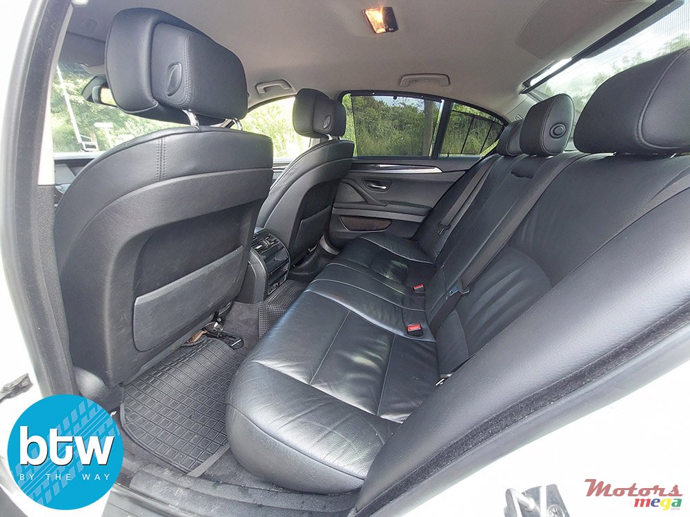 2011' BMW 520 photo #5