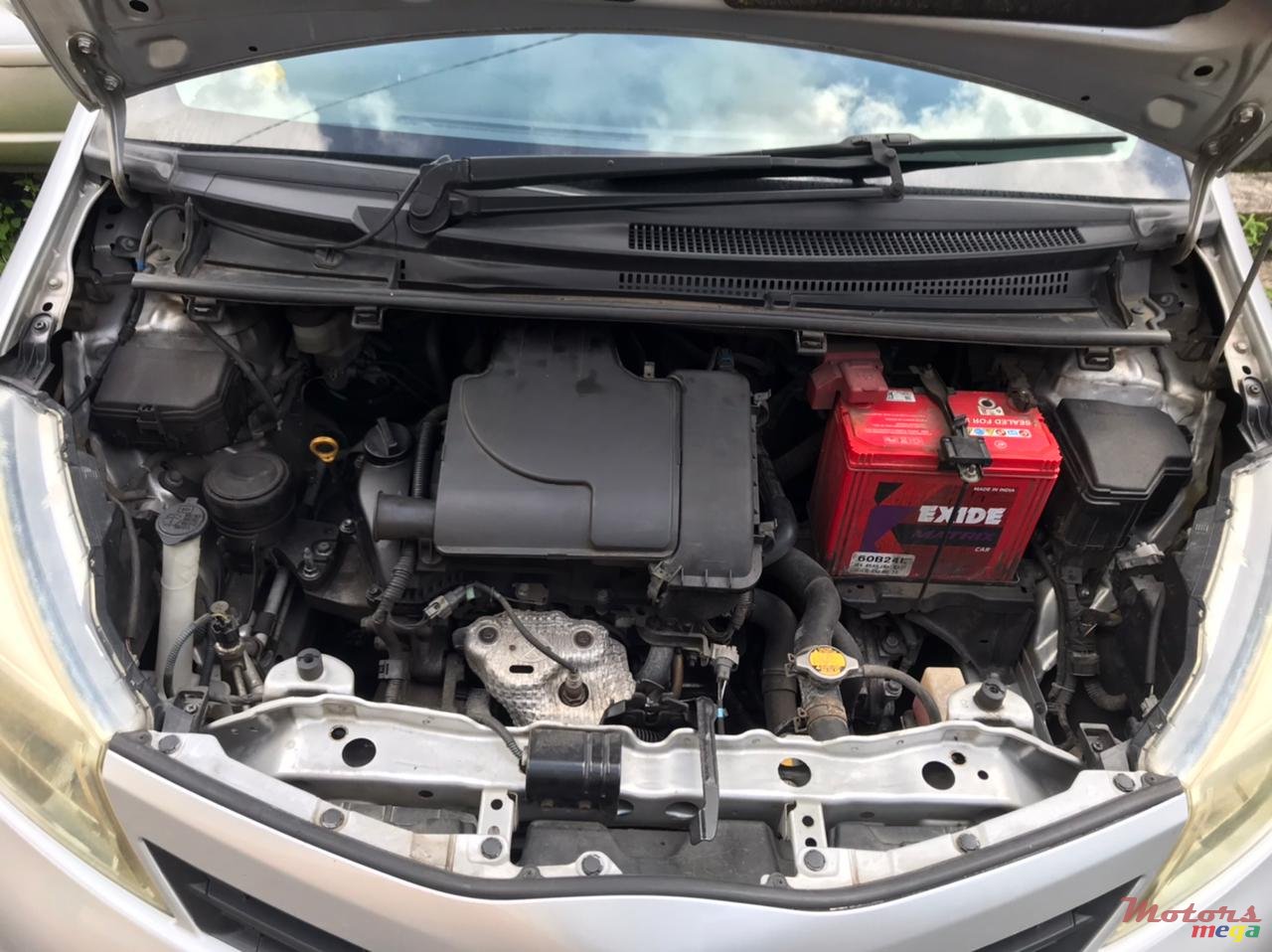 2012' Toyota Vitz photo #4