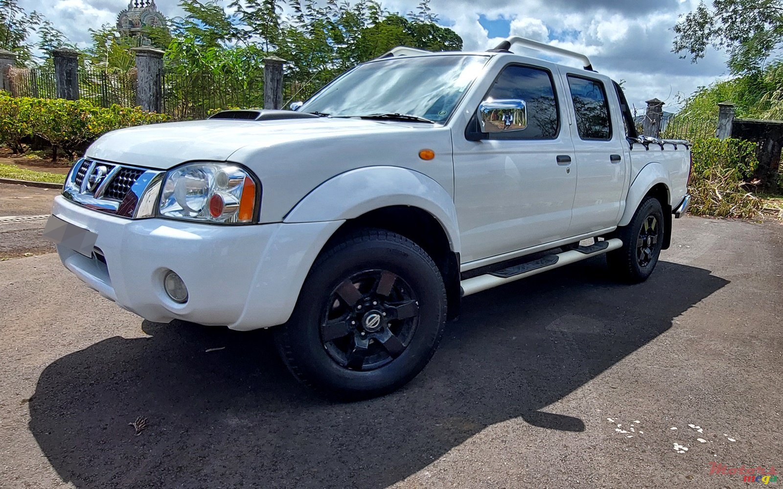 2015' Nissan 2500 photo #4