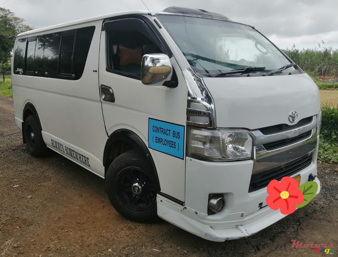 2010' Toyota HiAce photo #2