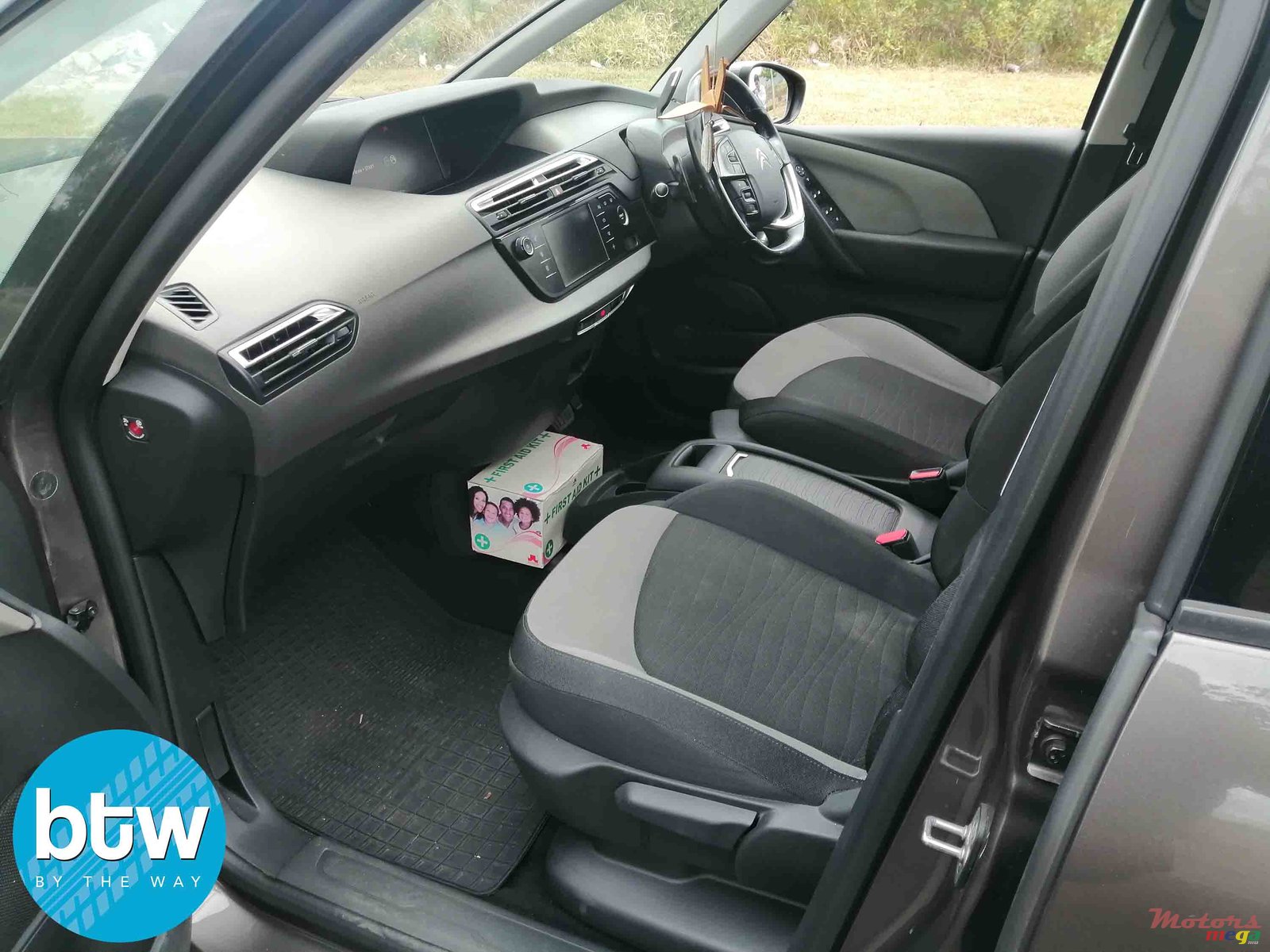 2016' Citroen C4 Picasso 7 seaters photo #3