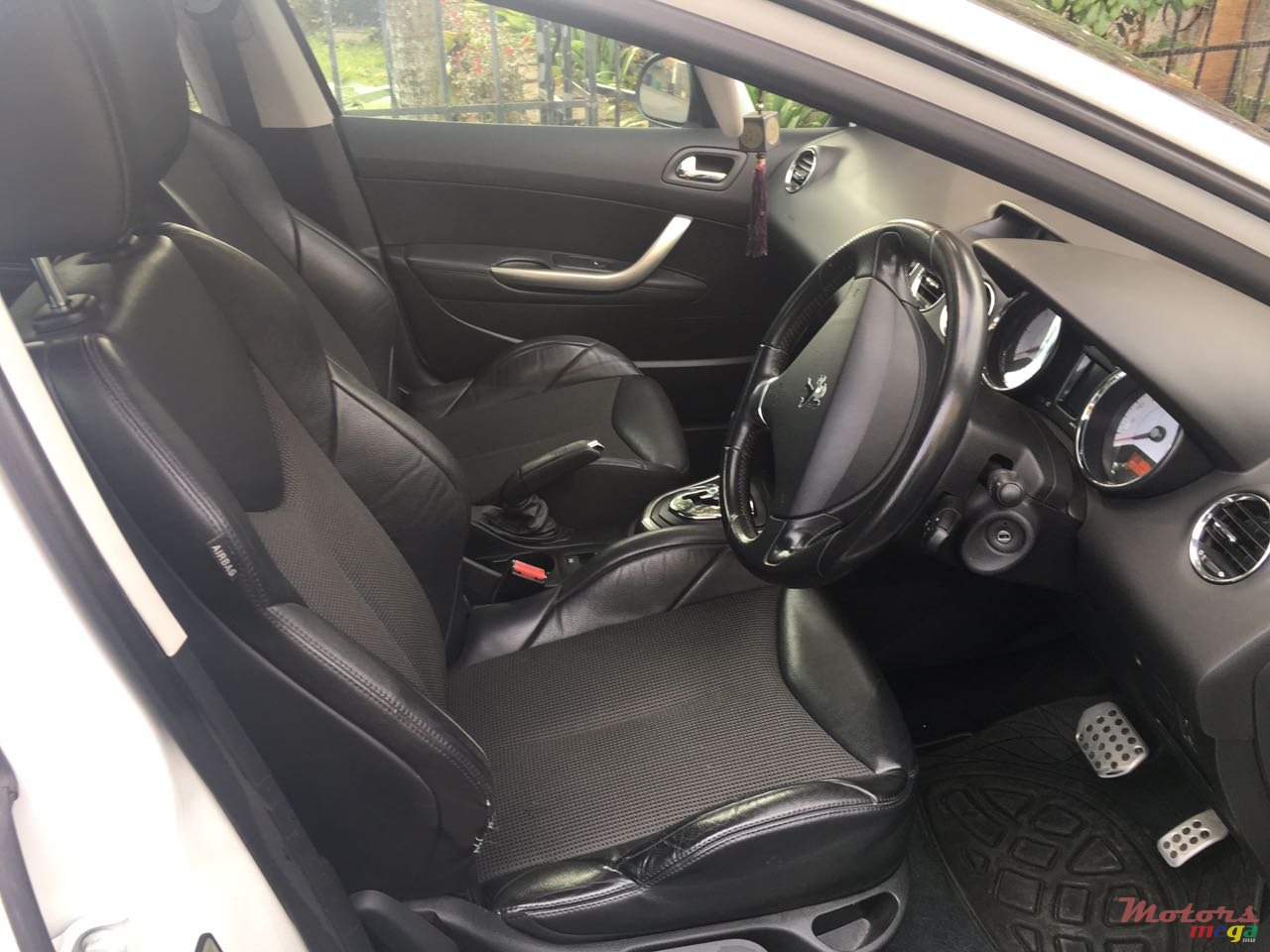 2012' Peugeot 308 photo #4