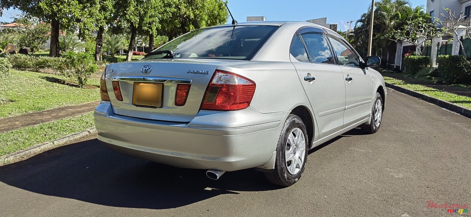2004' Toyota Premio photo #3