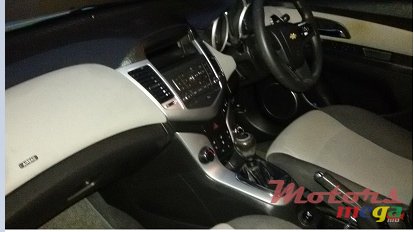 2011' Chevrolet Cruze photo #3