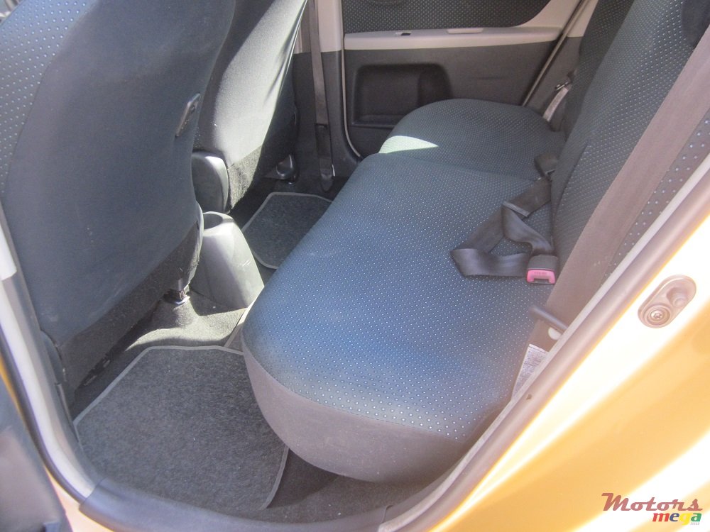 2005' Toyota Vitz 1300cc photo #6