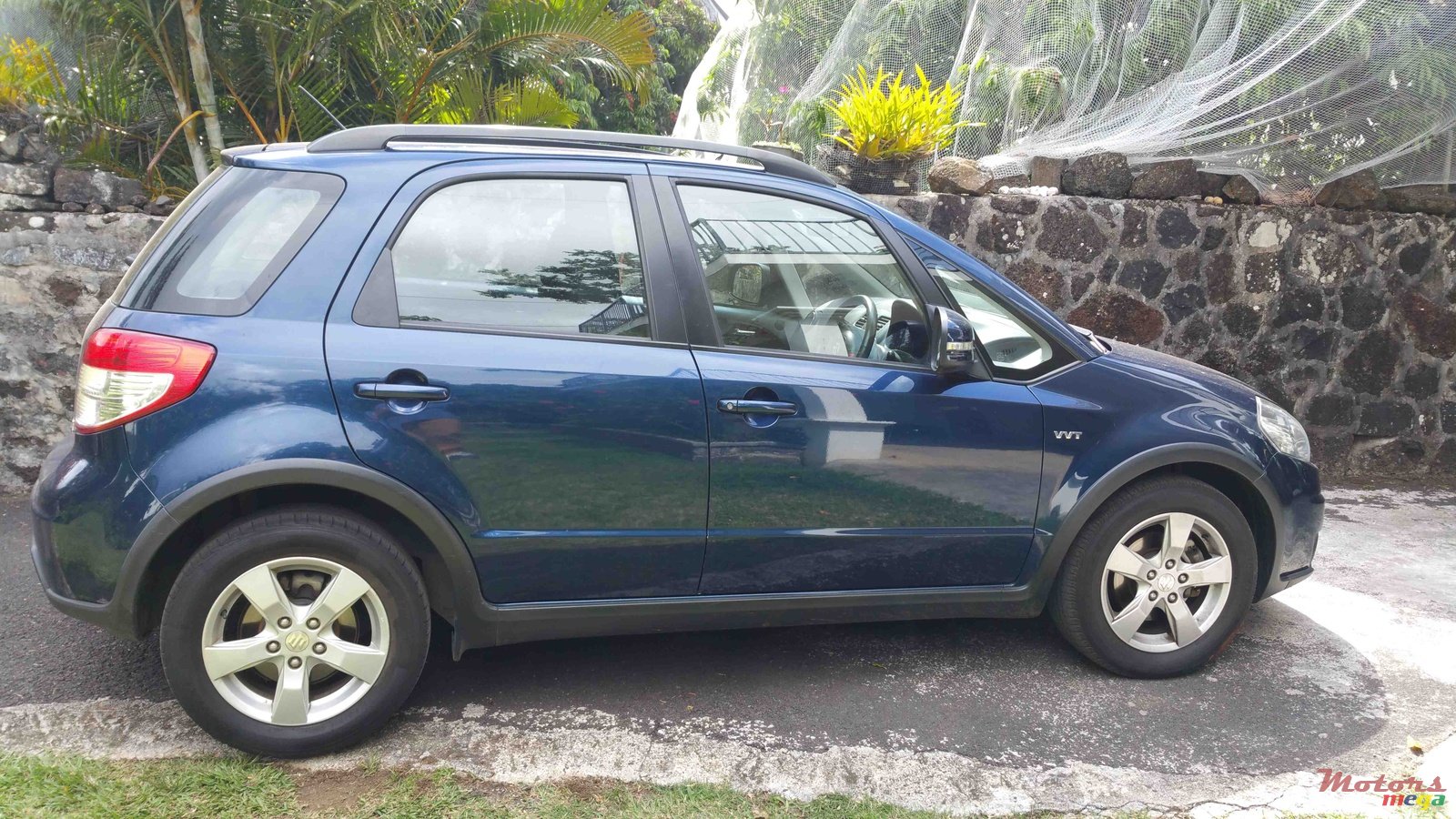 2011' Suzuki SX4 photo #1