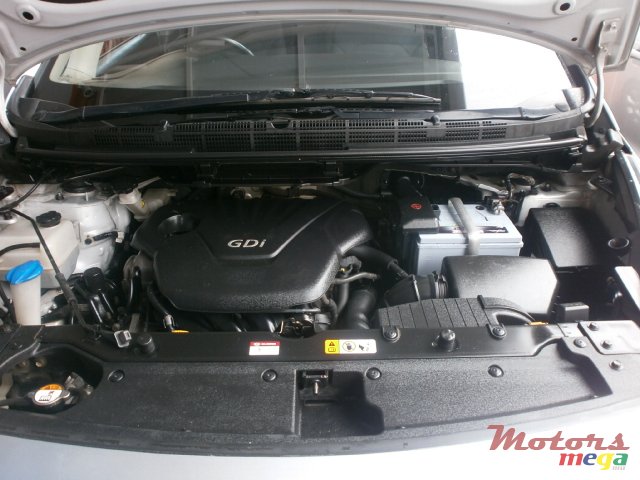 2014' Kia Carens photo #3