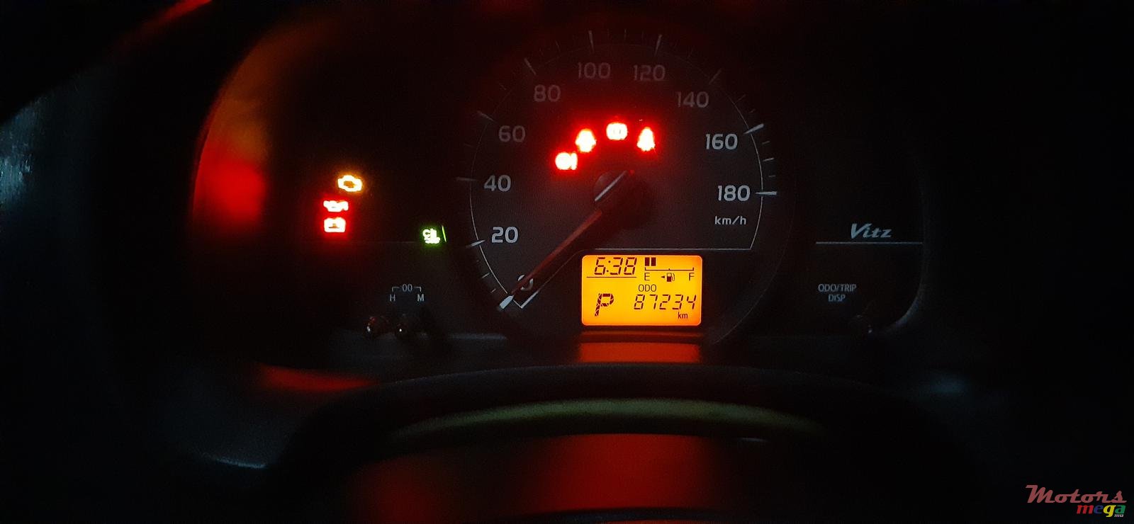 2011' Toyota Vitz photo #5