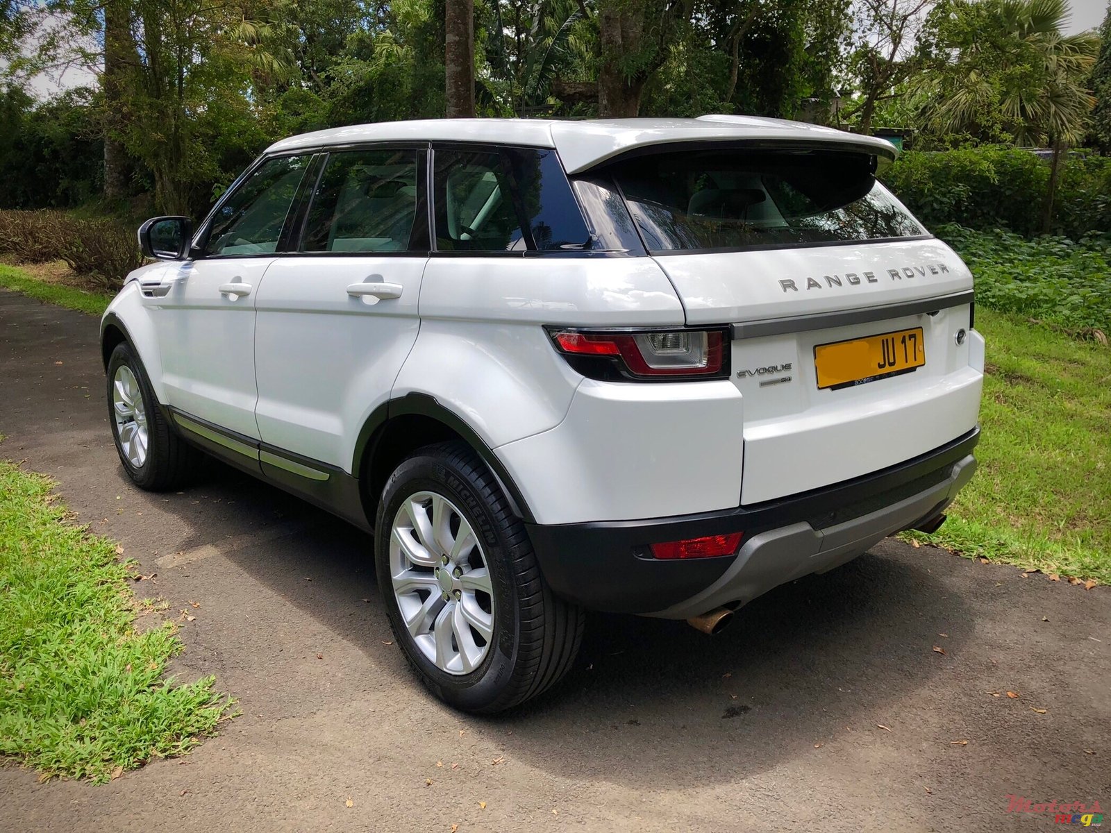 2017' Land Rover Range Rover Evoque photo #5