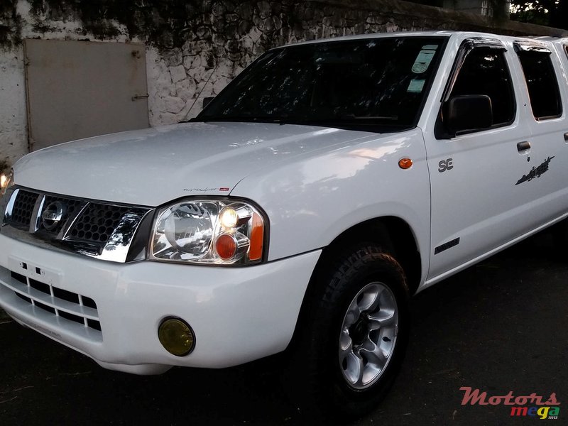 2010' Nissan Navara photo #1