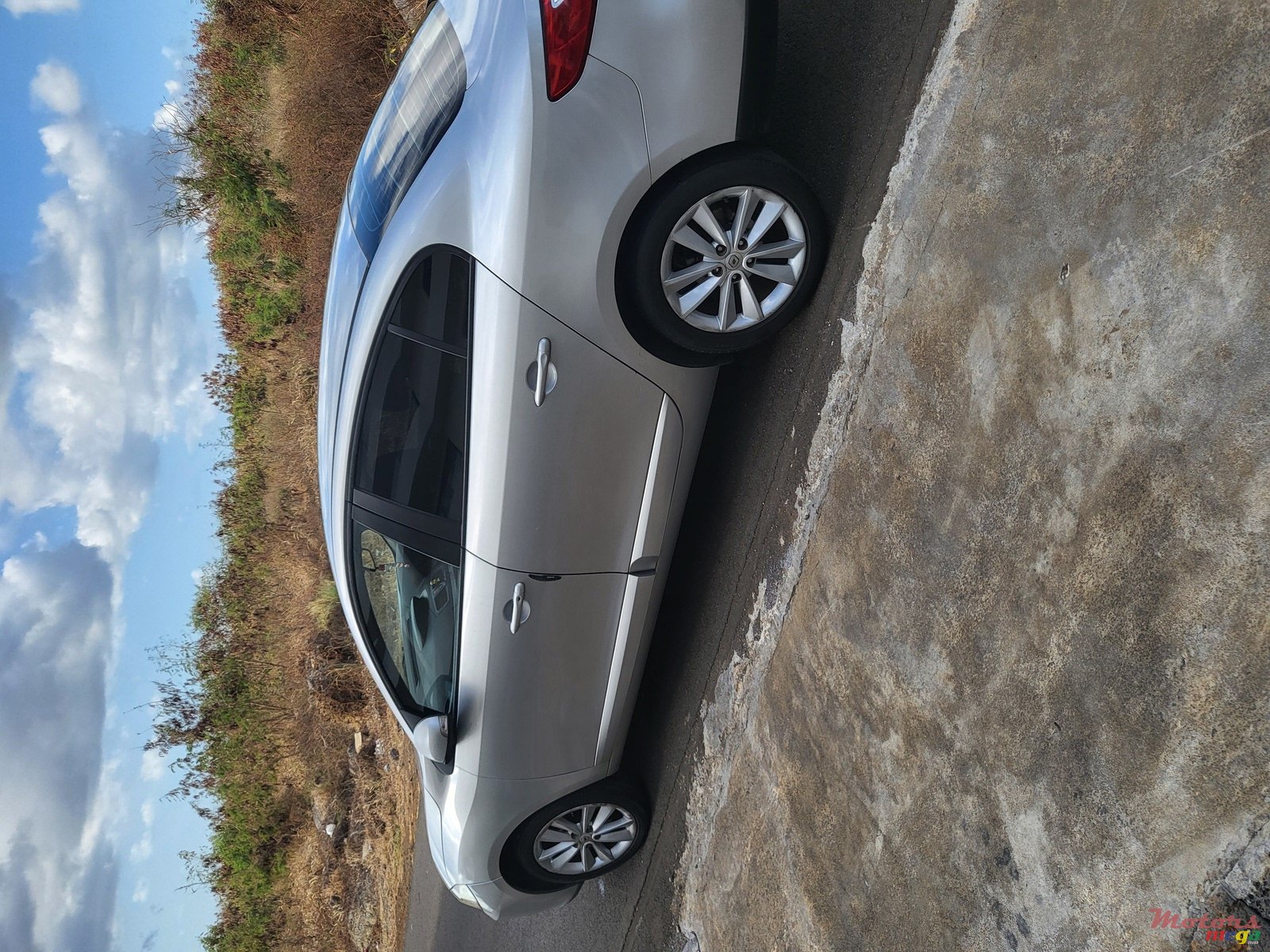 2012' Renault Fluence photo #1