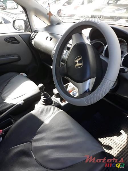 2006' Honda Jazz photo #3