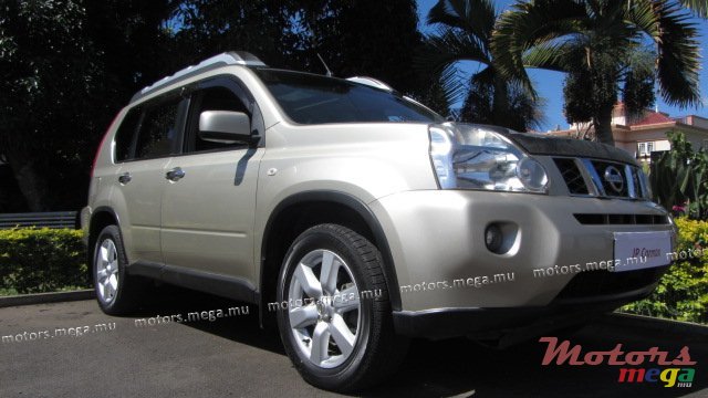 2011' Nissan X-Trail photo #1