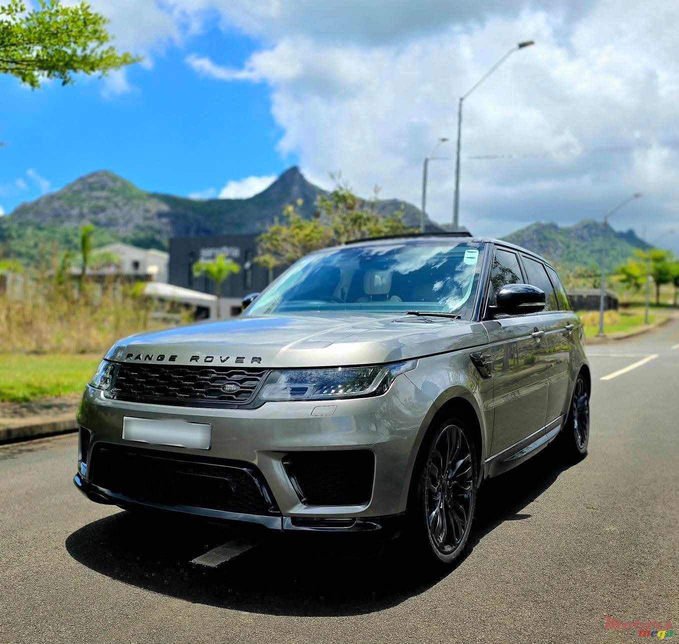 2020' Land Rover Range Rover Sport Plug in hybrid P400E photo #1
