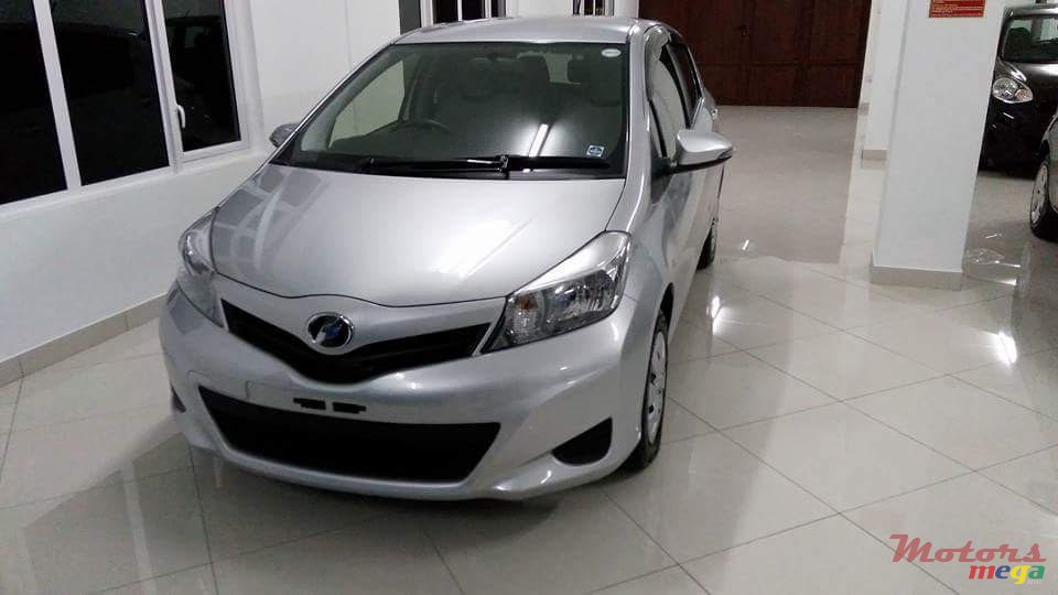 2013' Toyota Vitz photo #1