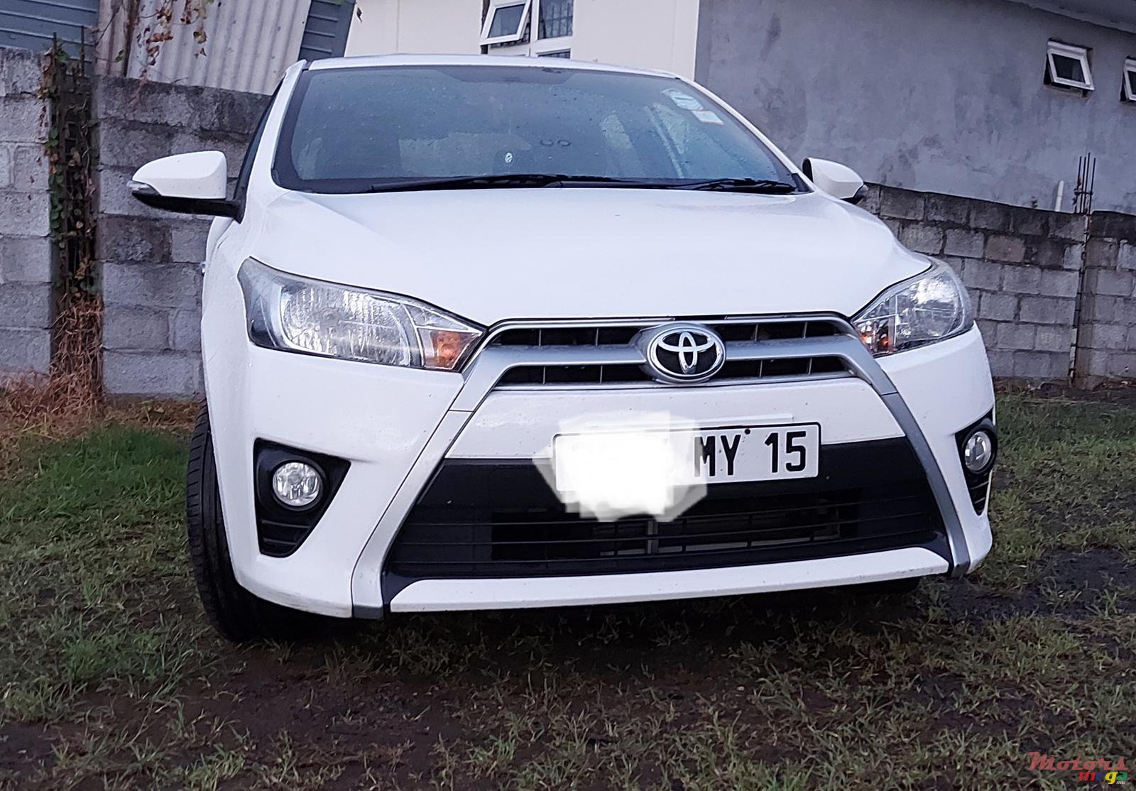 2015' Toyota Yaris Hatchback photo #1