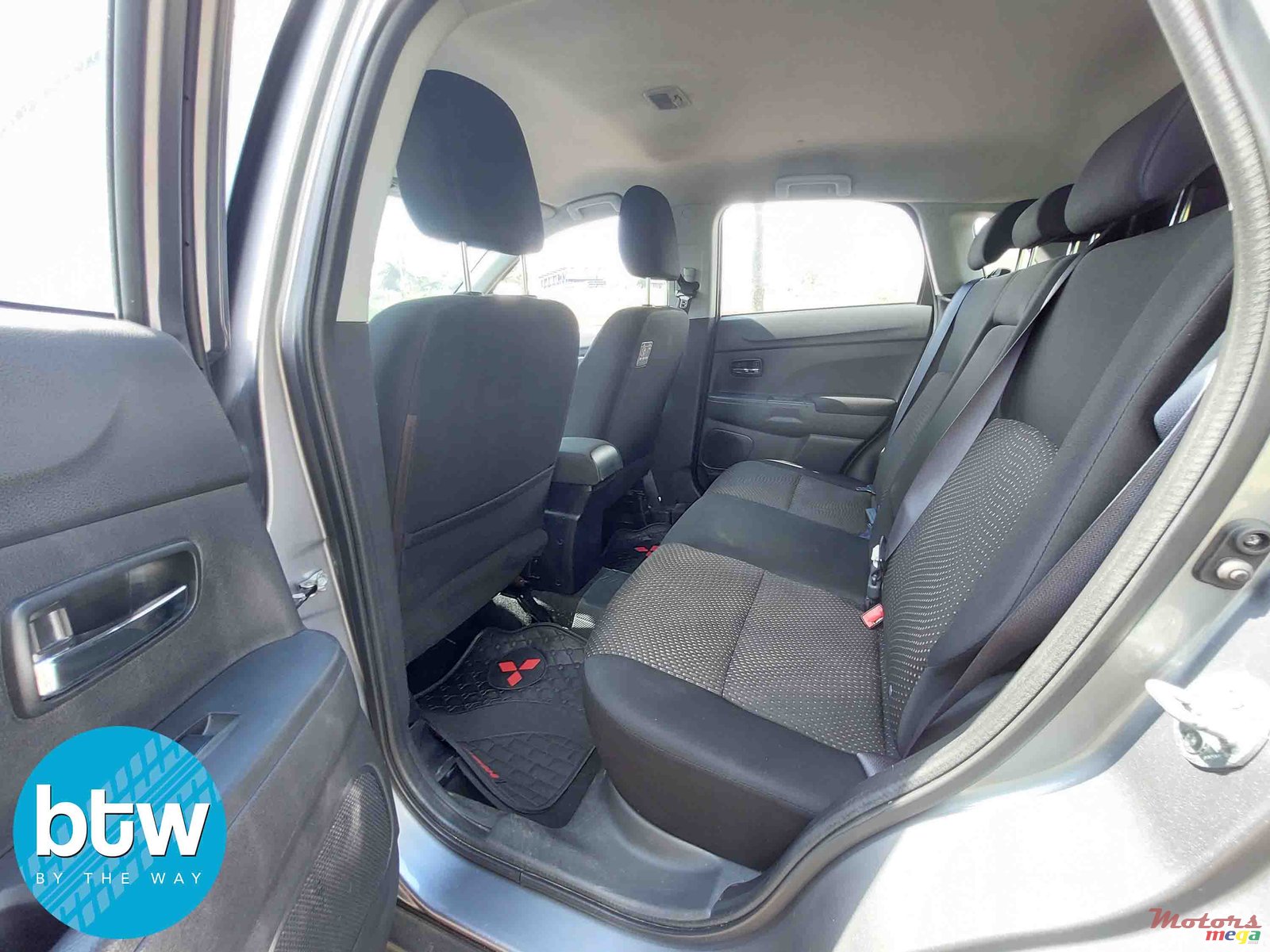 2015' Mitsubishi ASX photo #6