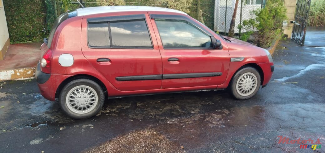 2004' Renault Clio photo #1