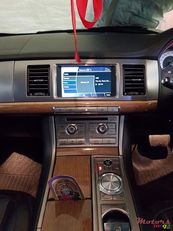 2010' Jaguar XF photo #2