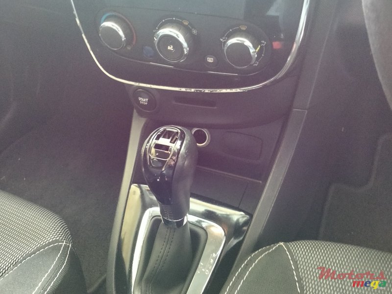 2015' Renault Clio photo #3