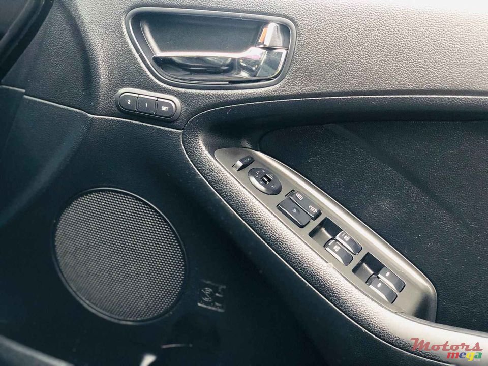 2014' Kia Cerato 1.6L  AUTOMATIC photo #5