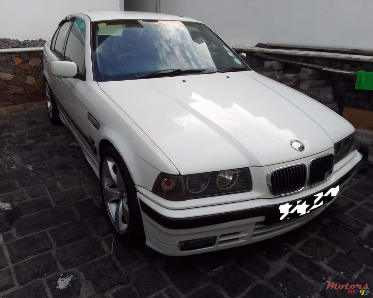 1993' BMW 318 photo #1