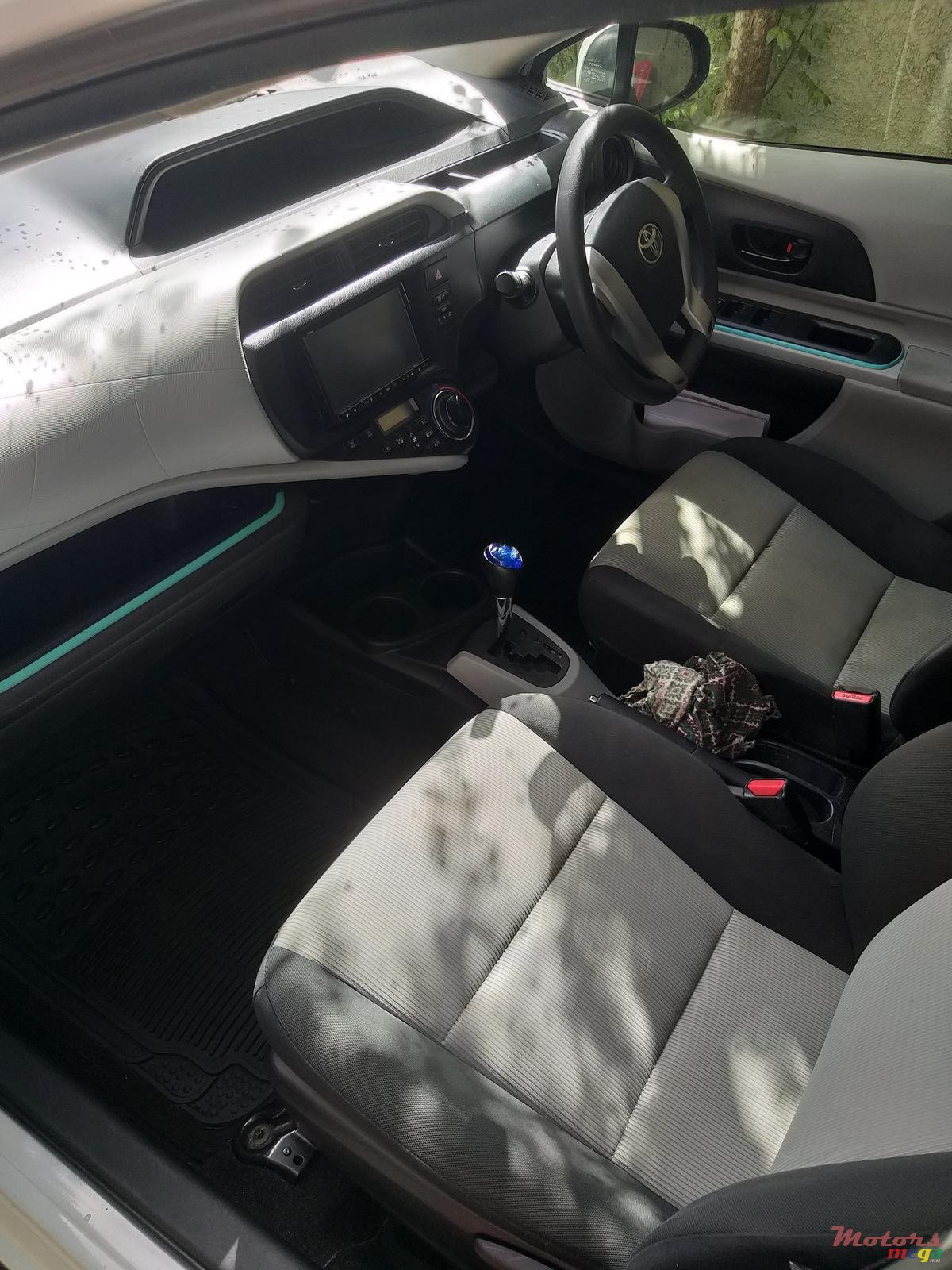 2013' Toyota Aqua photo #5