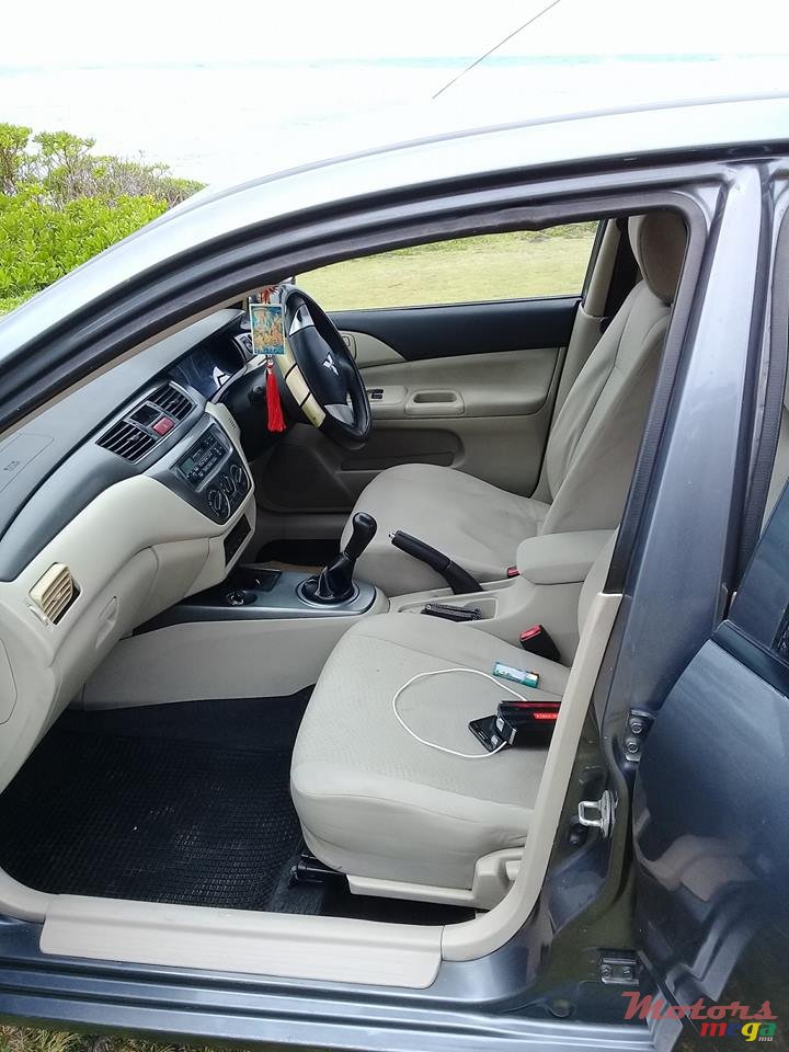 2011' Mitsubishi Lancer photo #4