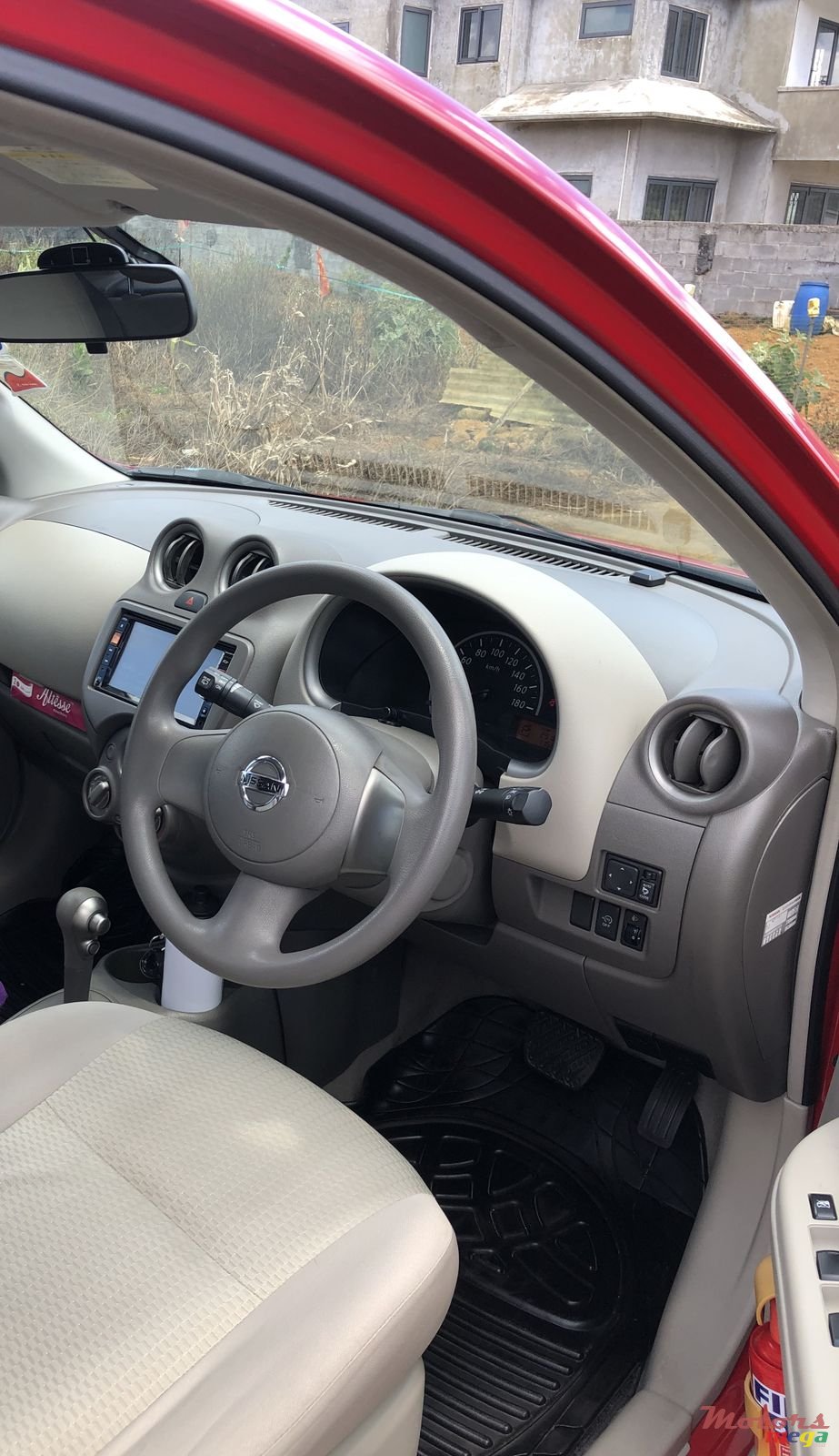 2012' Nissan photo #6