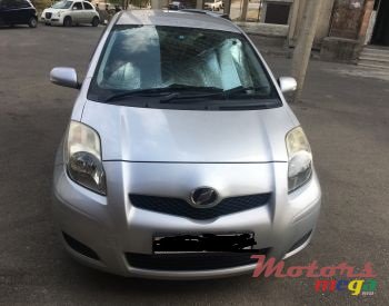 2008' Toyota Vitz photo #1