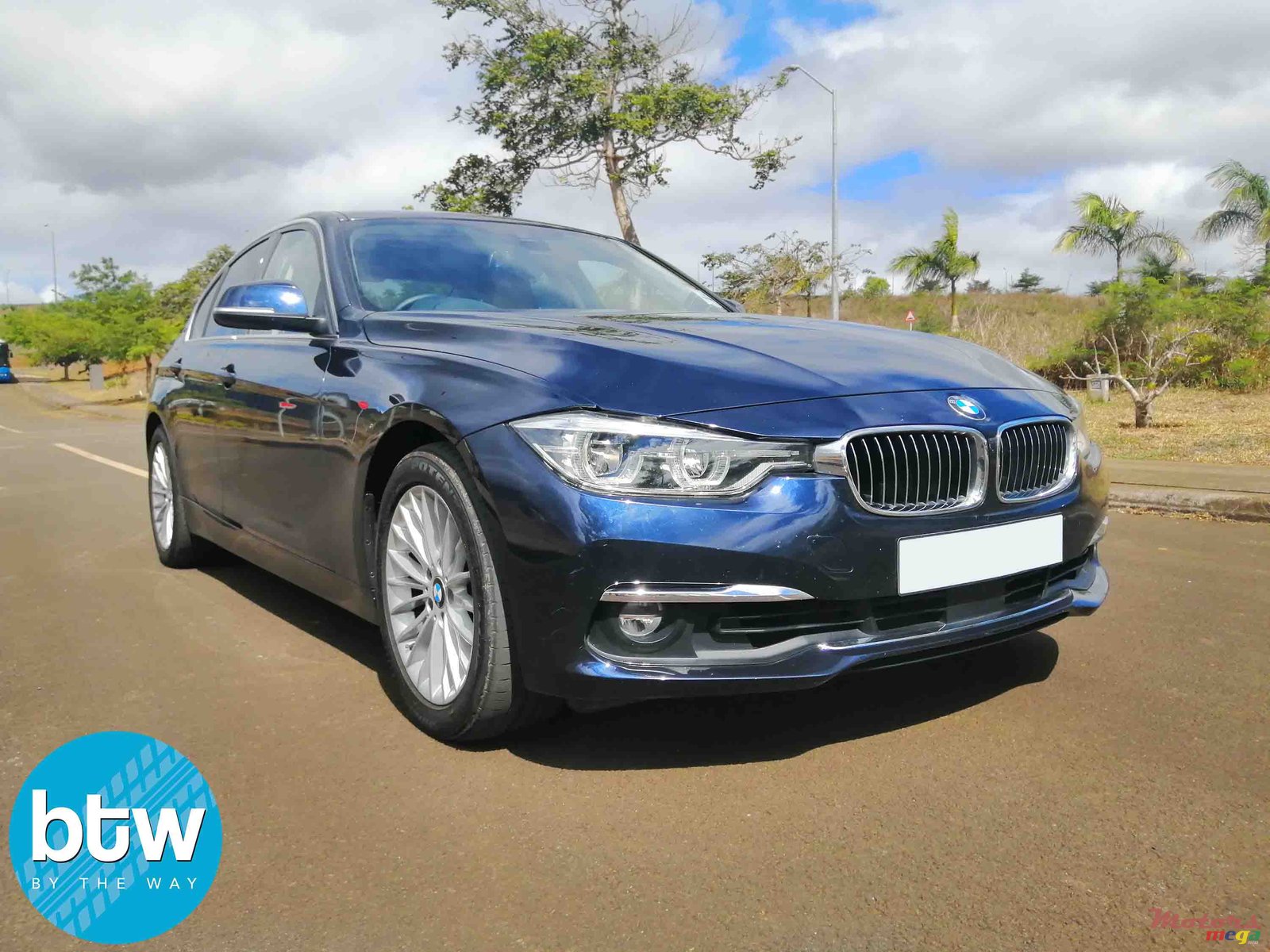 2016' BMW 330 photo #1