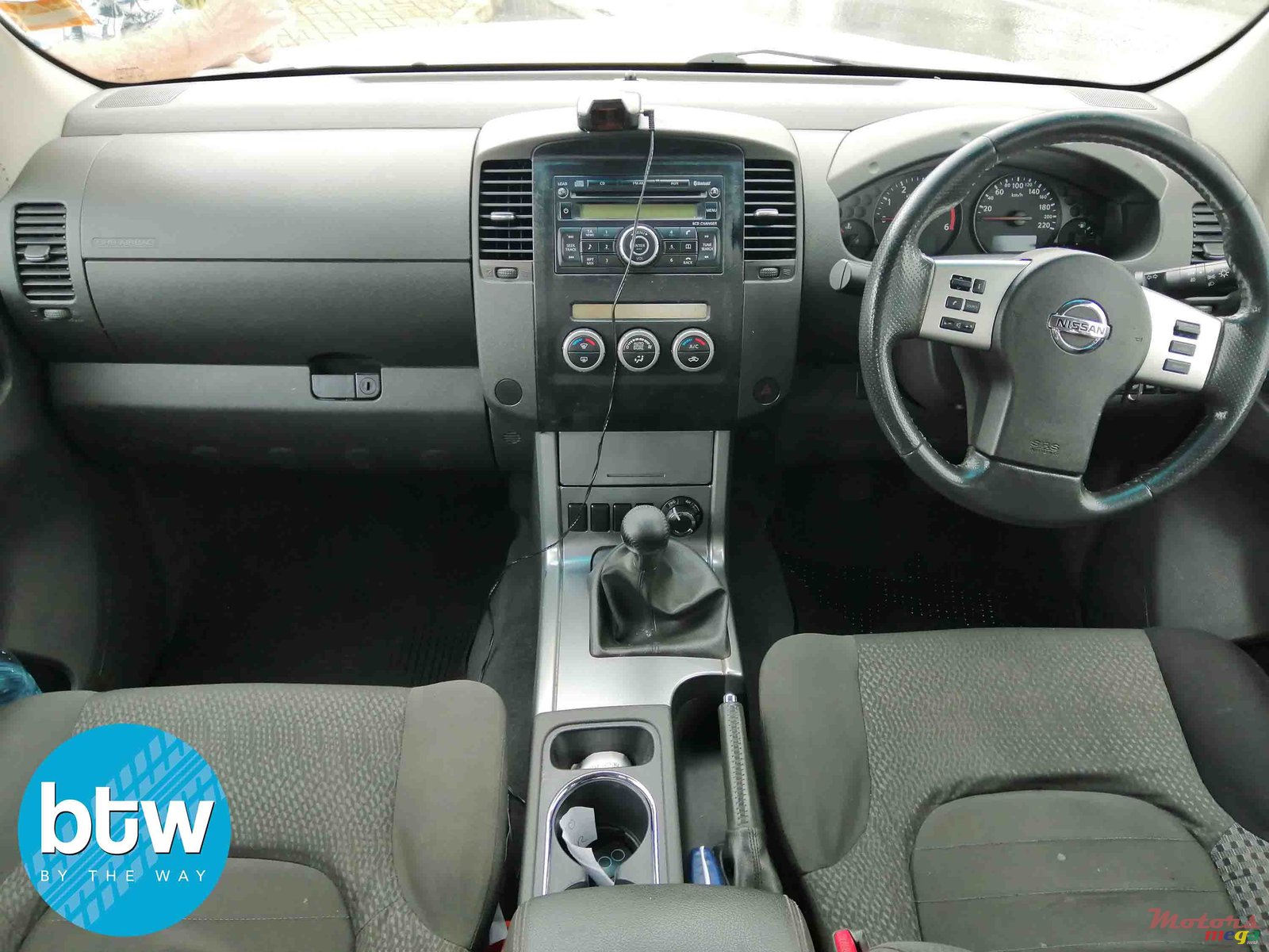 2010' Nissan Navara photo #6