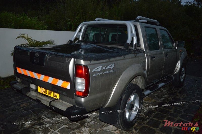 2004' Nissan Hardbody photo #3