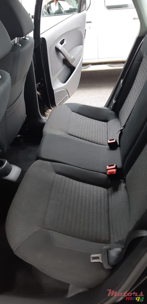 2014' Volkswagen Polo photo #6