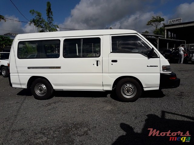 2009' Mitsubishi L300 photo #4