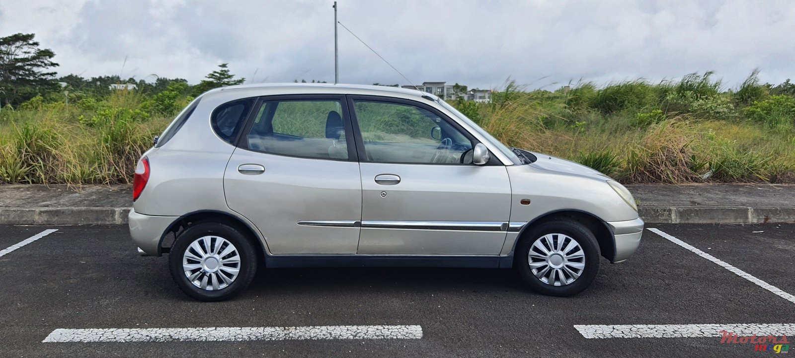 1999' Toyota Duet photo #3