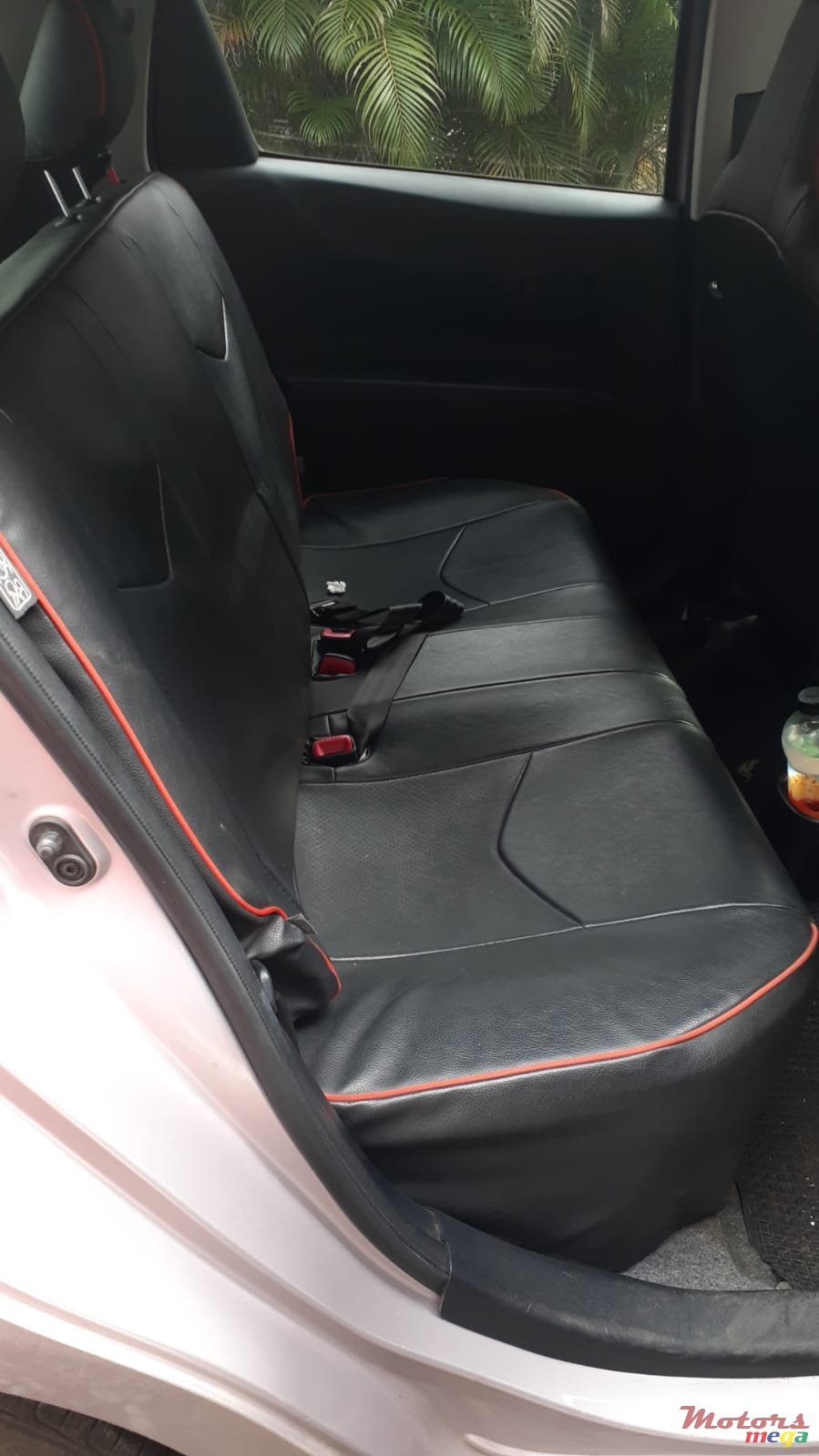 2011' Toyota Vitz photo #3