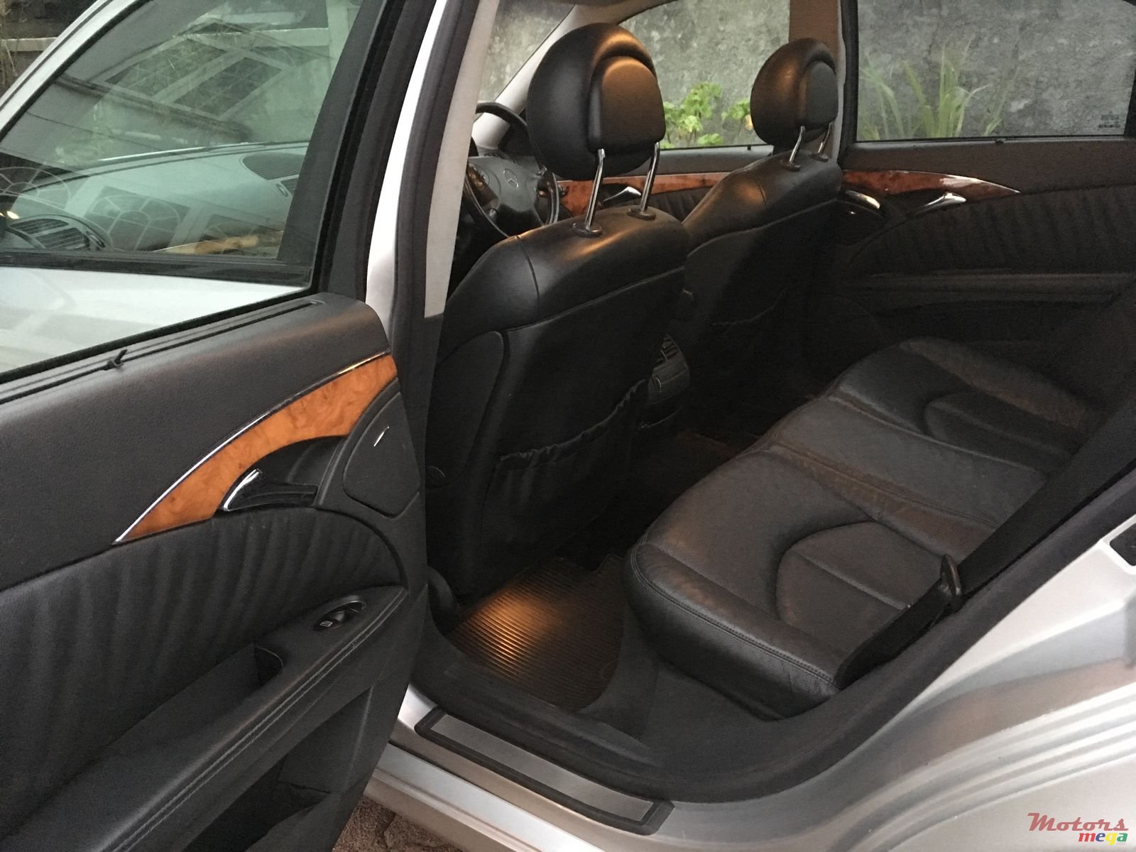 2004' Mercedes-Benz E-Class photo #5