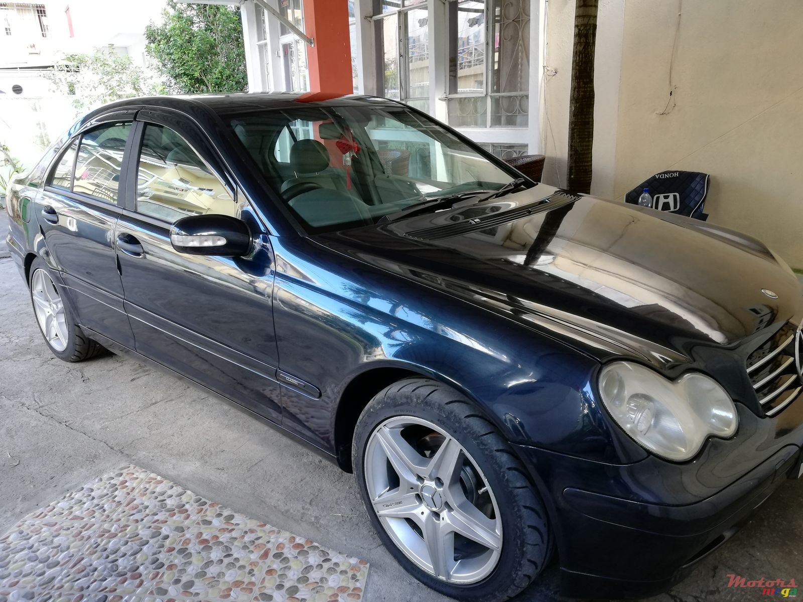 2002' Mercedes-Benz C-Class photo #1