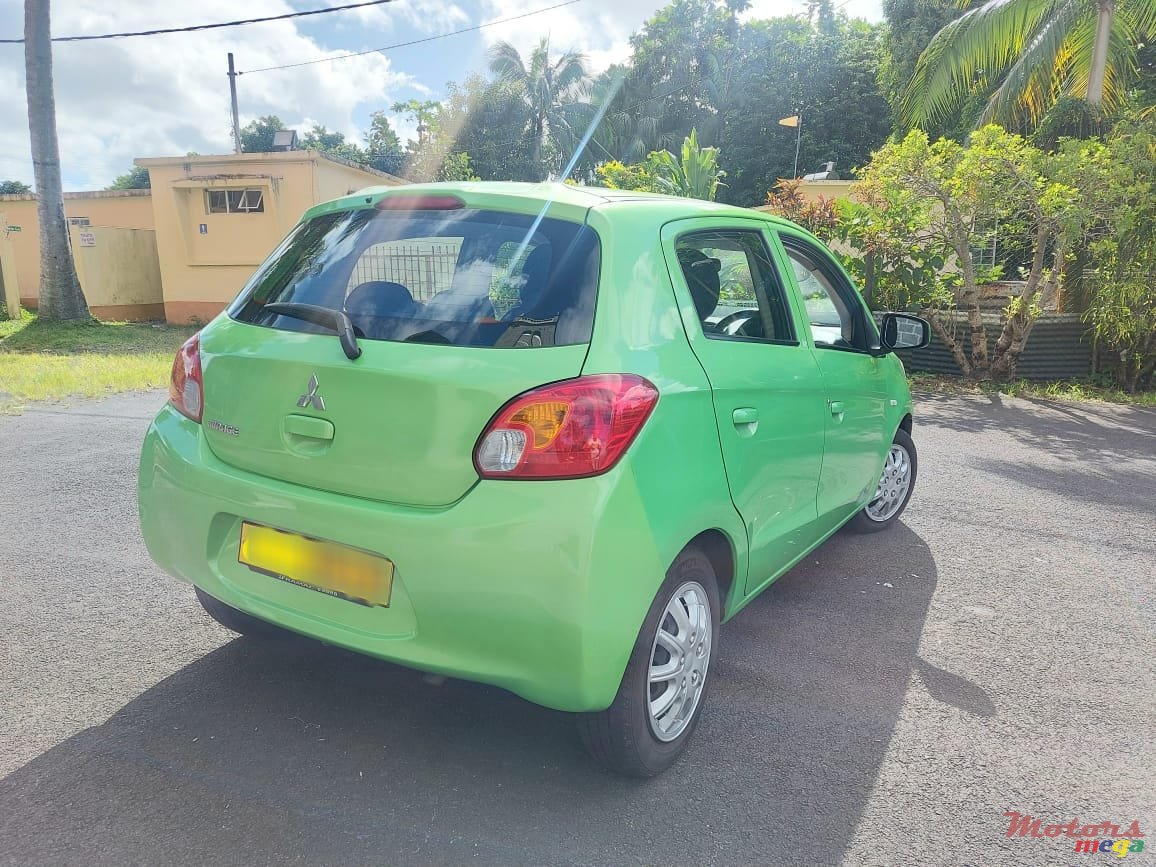 2013' Mitsubishi Mirage photo #4