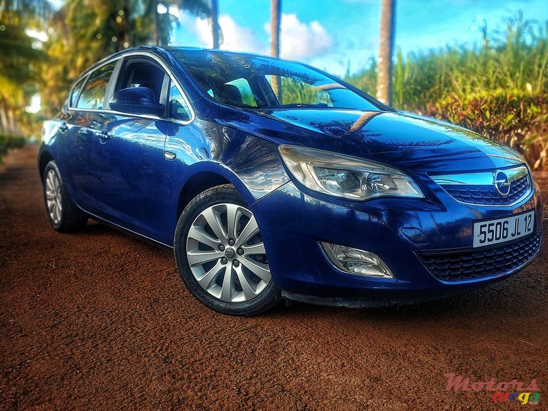 2012' Opel Astra None photo #1