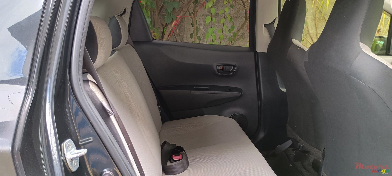 2004' Mazda photo #4