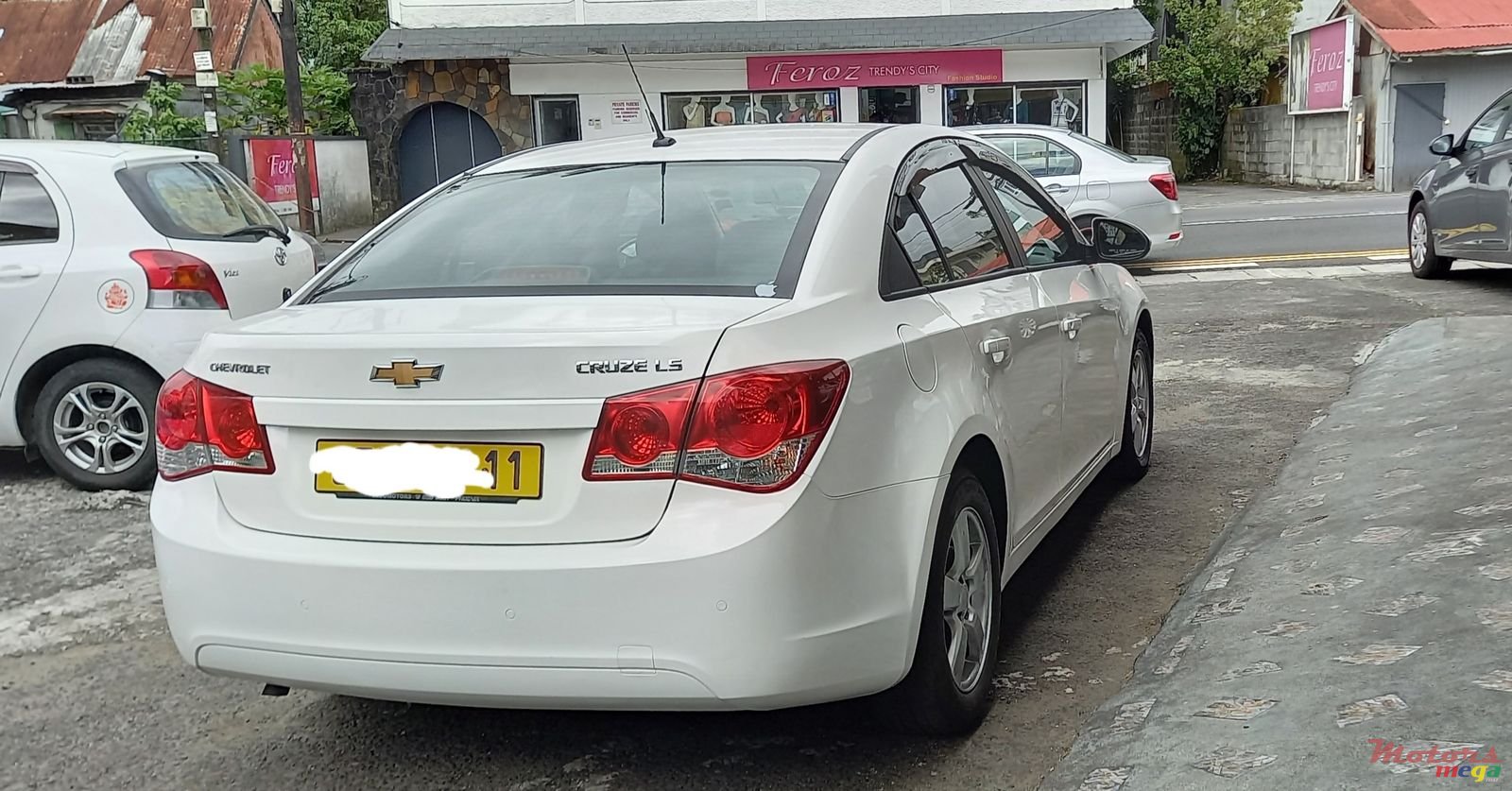 2011' Chevrolet Cruze photo #4