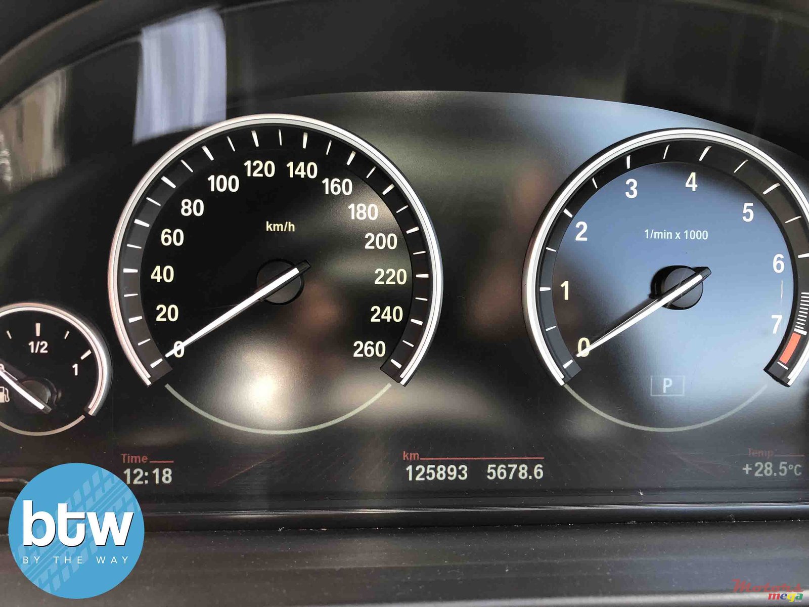 2012' BMW 528 photo #7